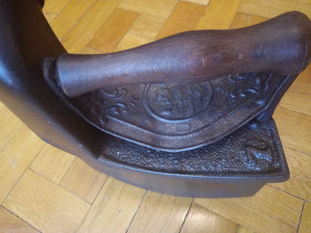 Plancha hierro U.C. Mondragón