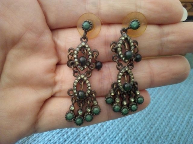 Pendientes verdes.