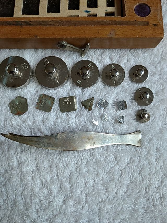 ANTIGUO JUEGO DE PESAS DE BASCULA O BALANZA