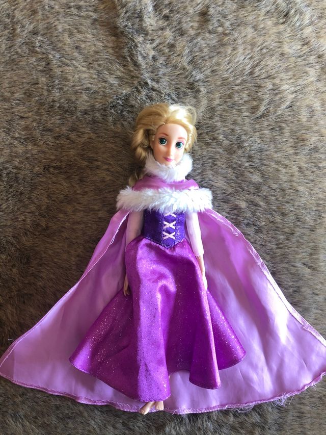 Rapunzel Disney Store Limited Edition Navidad.