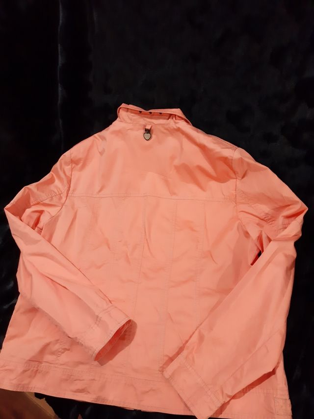 CHAQUETA DE VERANO NARANJA.