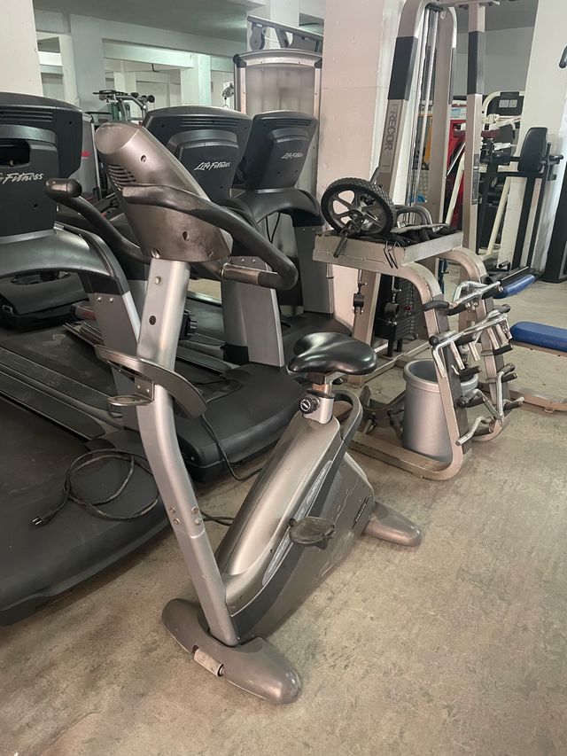 MACCHINE PER ALLENAMENTO CON I PESI