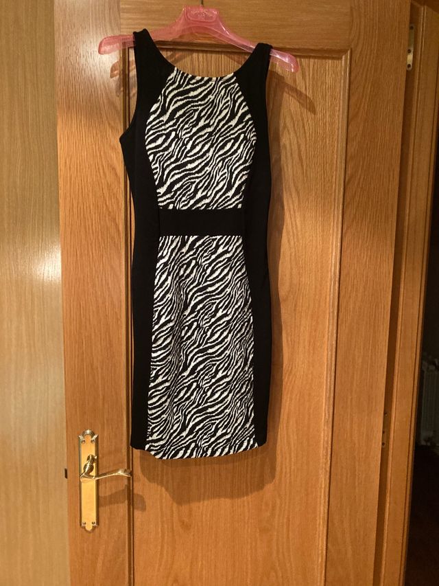 Vestido negro ajustado