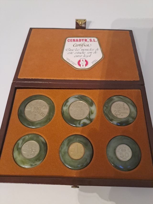 ESTUCHE PIEL MONEDAS ESPAÑA 82