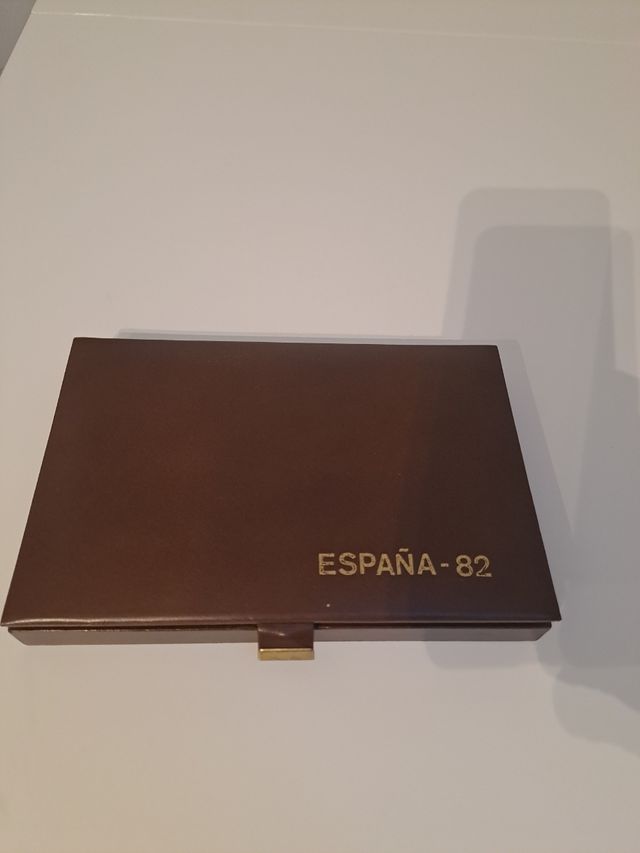 ESTUCHE PIEL MONEDAS ESPAÑA 82