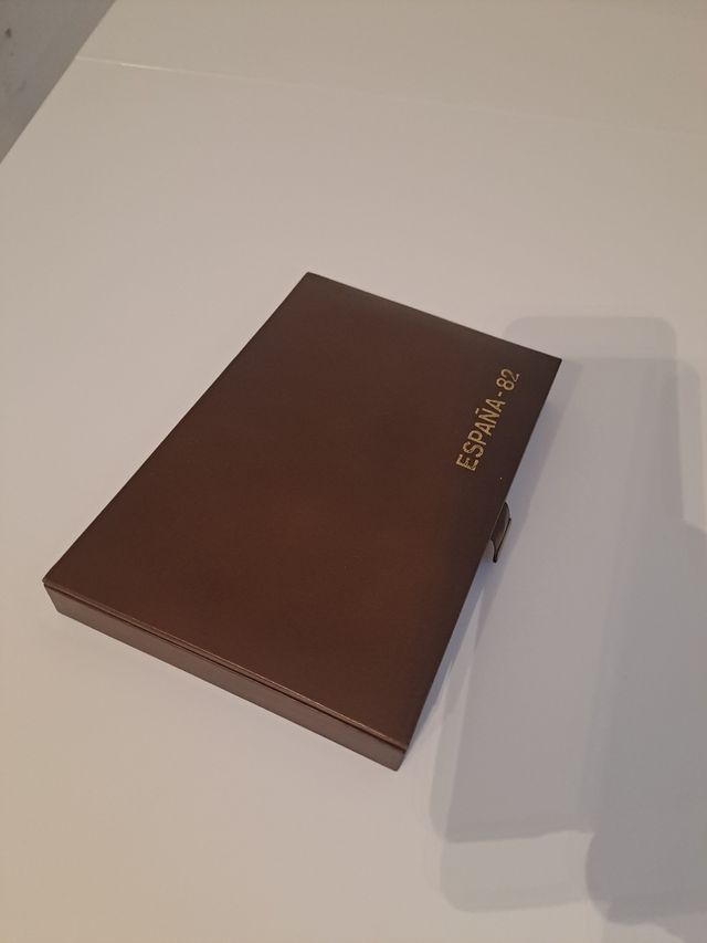 ESTUCHE PIEL MONEDAS ESPAÑA 82