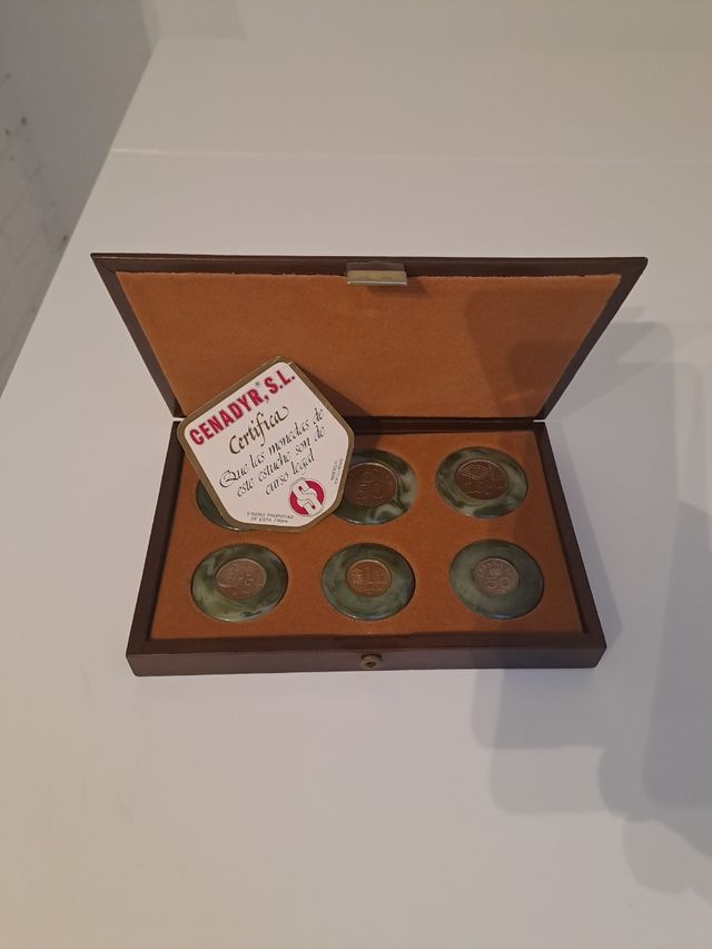 ESTUCHE PIEL MONEDAS ESPAÑA 82