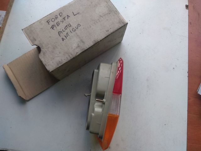 Piloto trasero izquierdo Ford Fiesta L