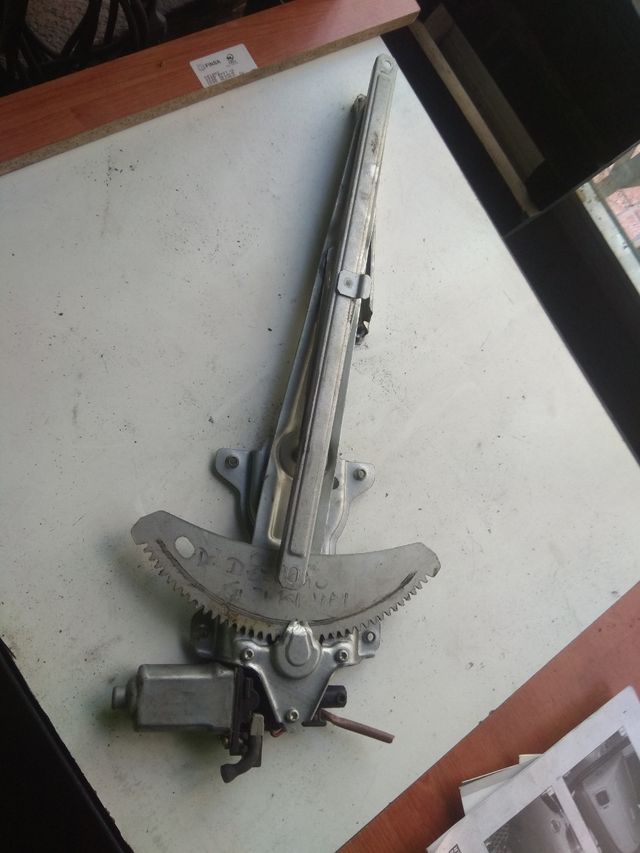 Elevalunas delantero derecho Suzuki Jimny