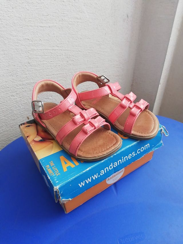 se vende sandalias número 23