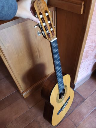 Guitarra Admira Infante de segunda mano por 60 EUR en Villapendi en WALLAPOP