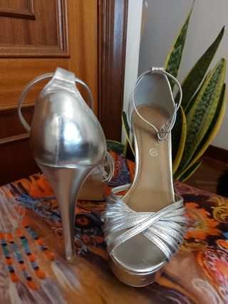 Sandalias tacón Marypaz de segunda mano por 5 EUR en A Coruña en WALLAPOP
