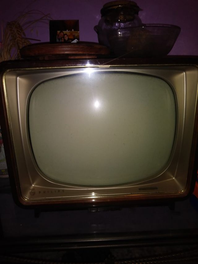 se vende TV Philips 2 canales