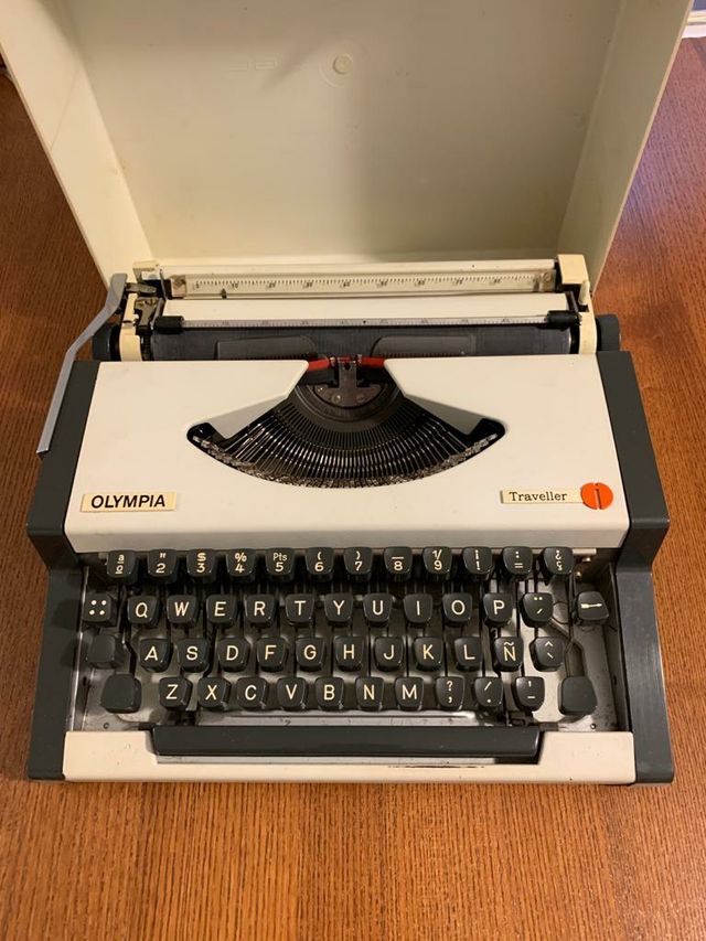 Máquina de escribir Olympia Traveller