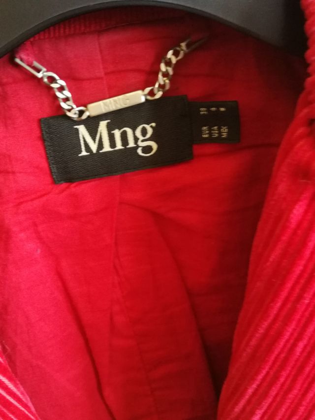 Blaizer roja de Mango