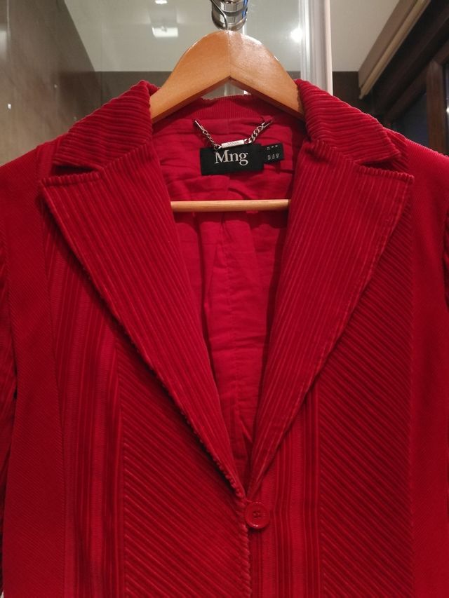 Blaizer roja de Mango