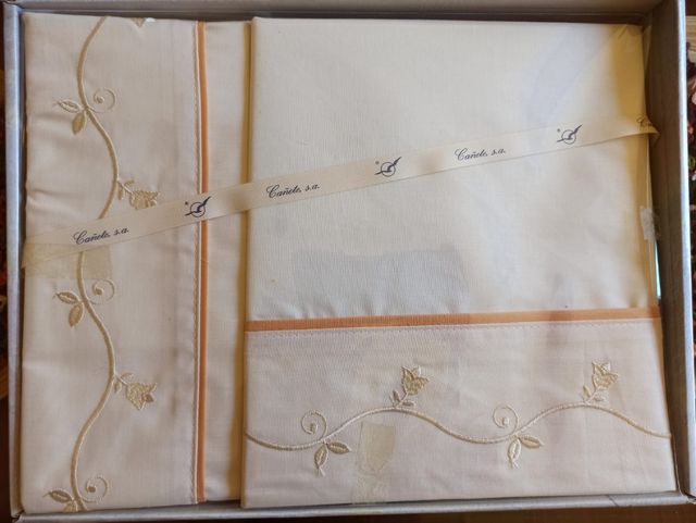 Sábanas bordadas 1'35 NUEVAS EN CAJA