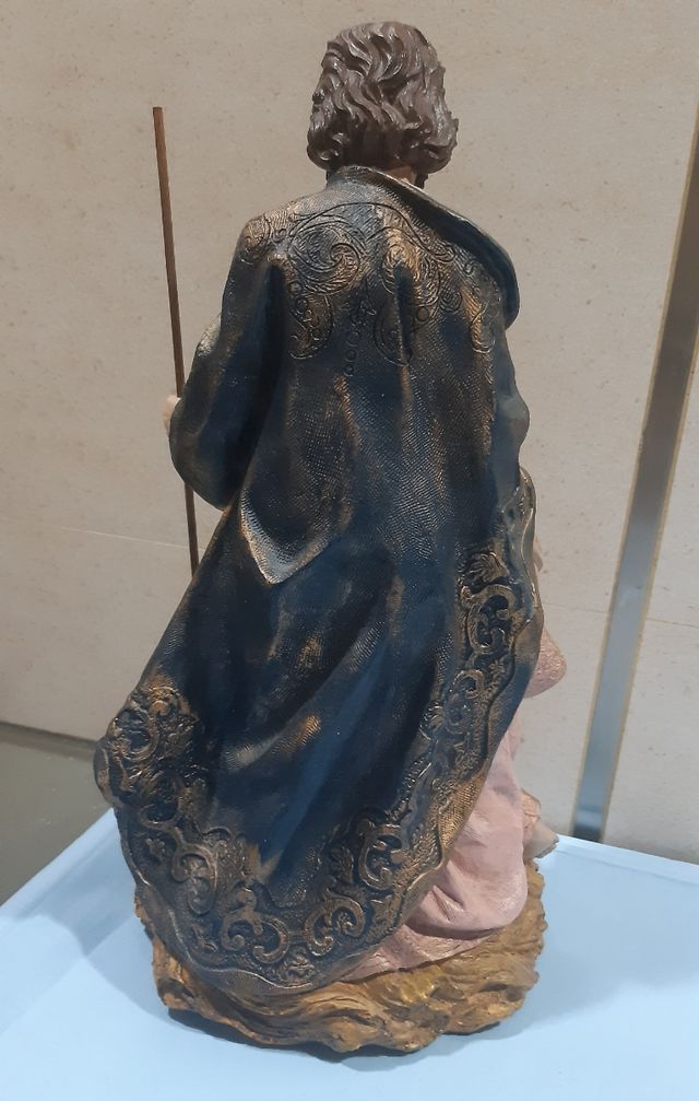 figura de Jesús. María y niño