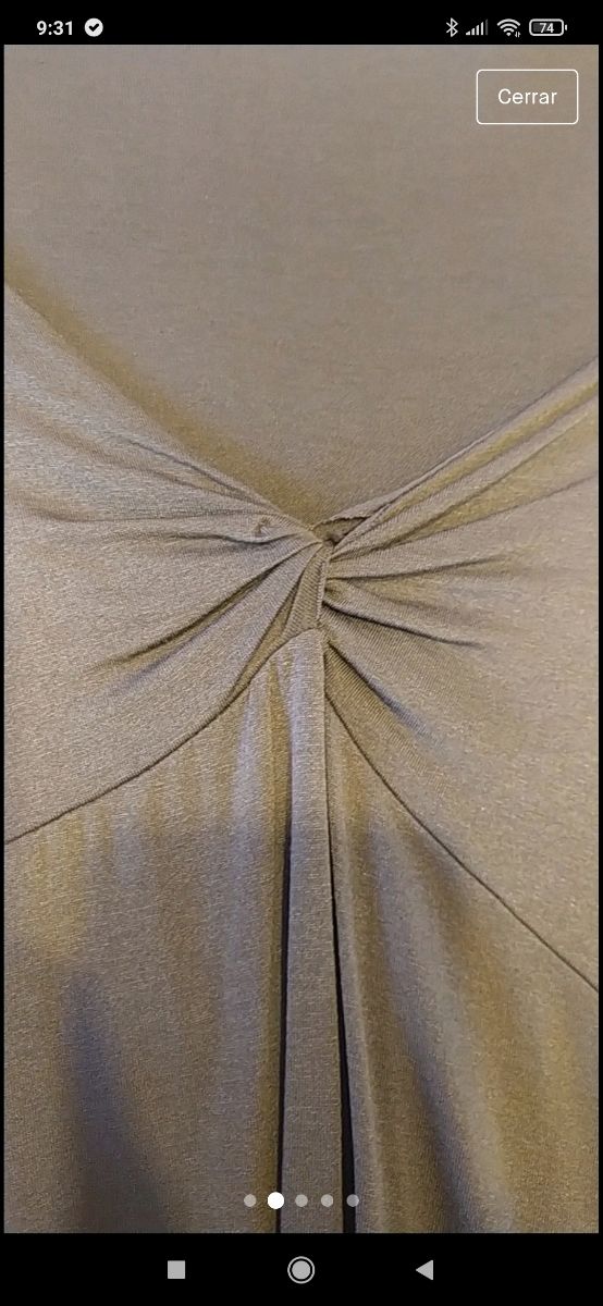 camiseta marrón. tambien en mostaza