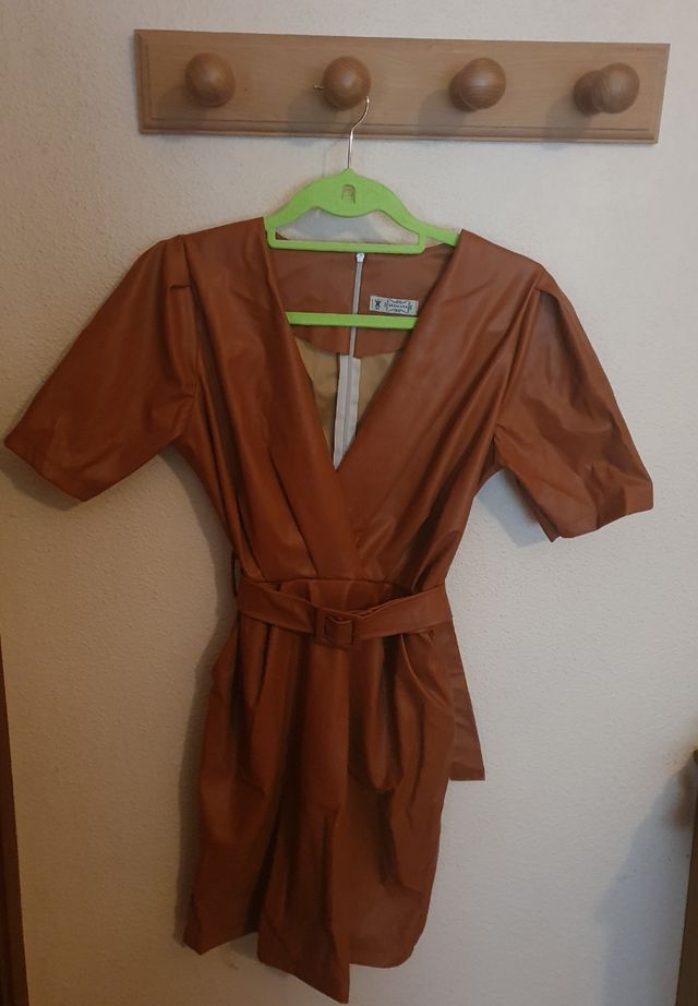 Vestido polipiel marrón