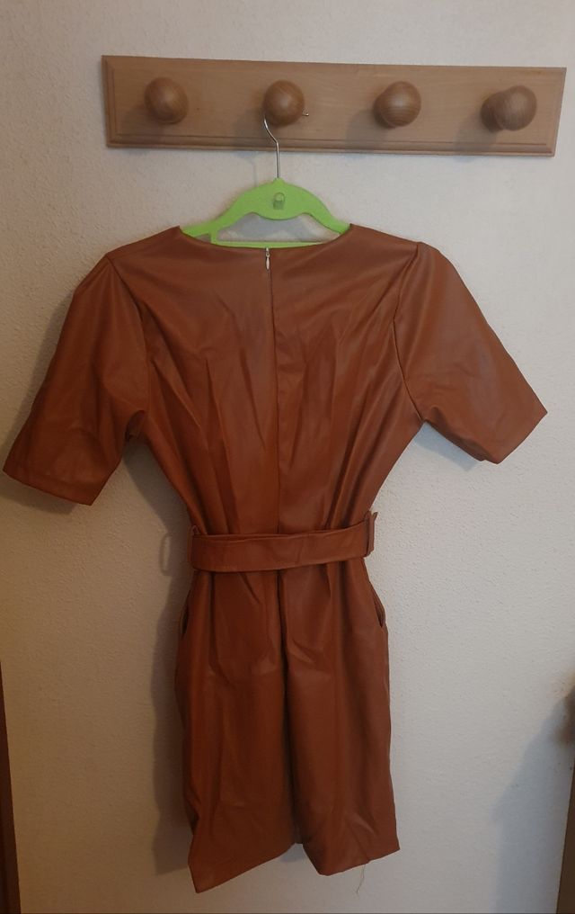 Vestido polipiel marrón