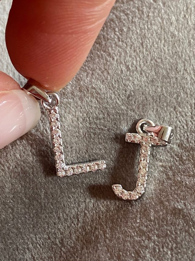 Iniciales con zirconita Plata de Ley 925