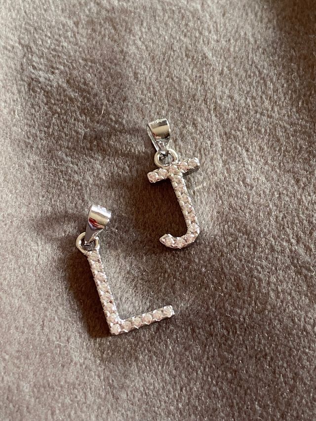 Iniciales con zirconita Plata de Ley 925