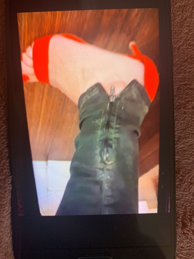 Pantalón pitillo encerado verde militar Zara 34