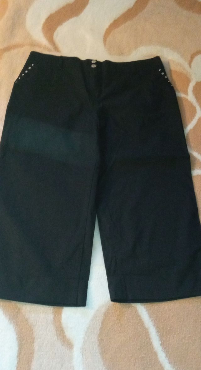 PANTALÓN PIRATA NEGRO
