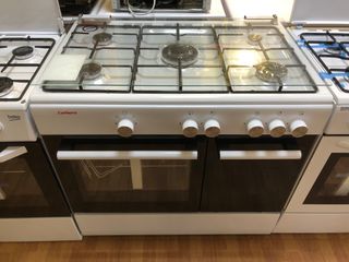 Cocina Corbero gas 5 fuegos + horno de segunda mano por 359 EUR en Tomares  en WALLAPOP