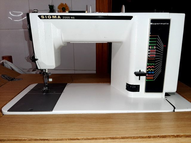 Máquina de coser y mueble Automatica!