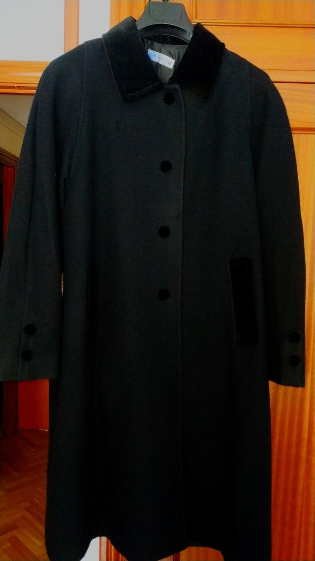 Abrigo paño negro