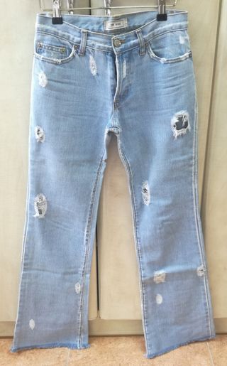 Pantalón vaquero mujer. Zara. de segunda mano por 10 EUR en Sarriena en  WALLAPOP