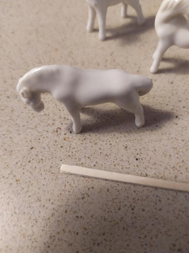 Miniaturas. Caballitos de porcelana.