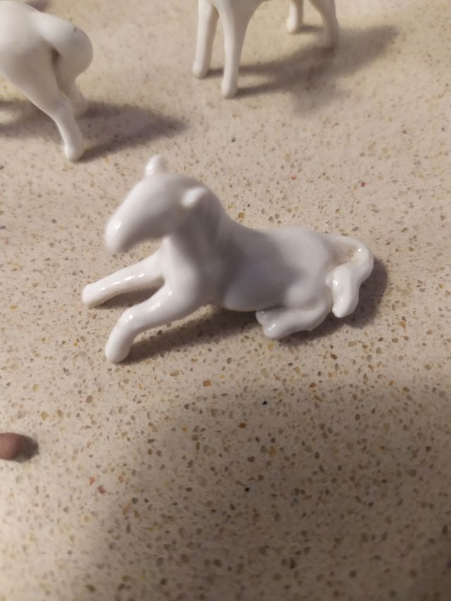 Miniaturas. Caballitos de porcelana.