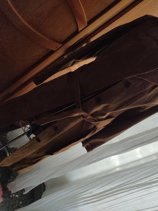 Abrigo,ante natural.Talla L,pero amplia.