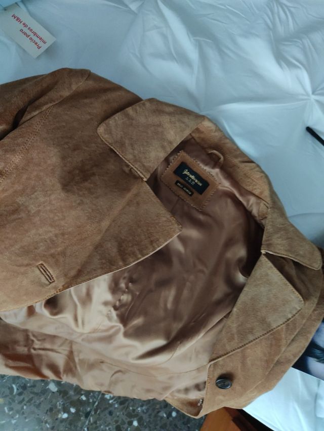 Abrigo,ante natural.Talla L,pero amplia.