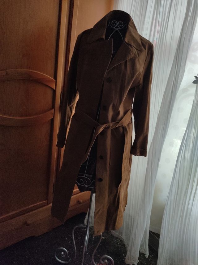 Abrigo,ante natural.Talla L,pero amplia.