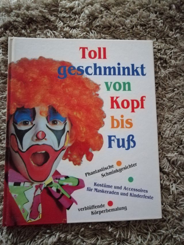 Toll geschminkt von kopf bis fub