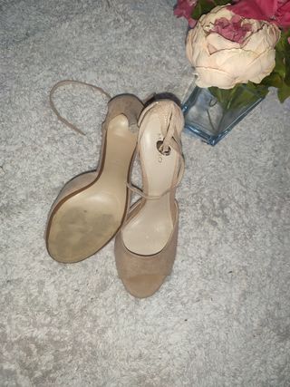 Sandalia tacón Mango nude de segunda mano por 16 EUR en Almería en WALLAPOP