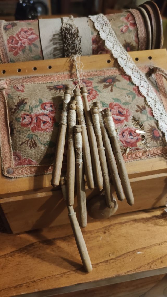 Scatola portarotolo antica.