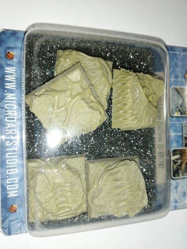 Peanas 25x25 MicroArt H 2070 Infested.