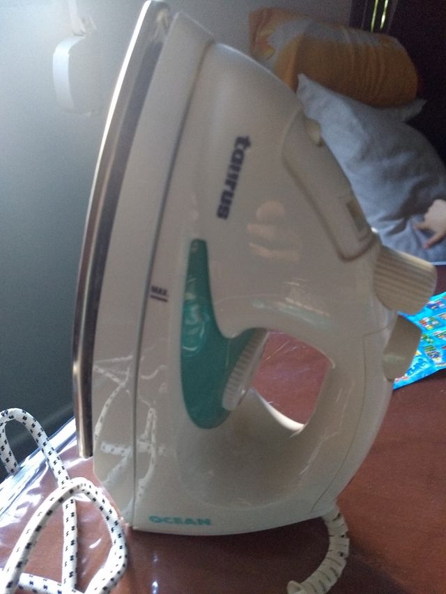 Ferro da stiro a vapore Taurus