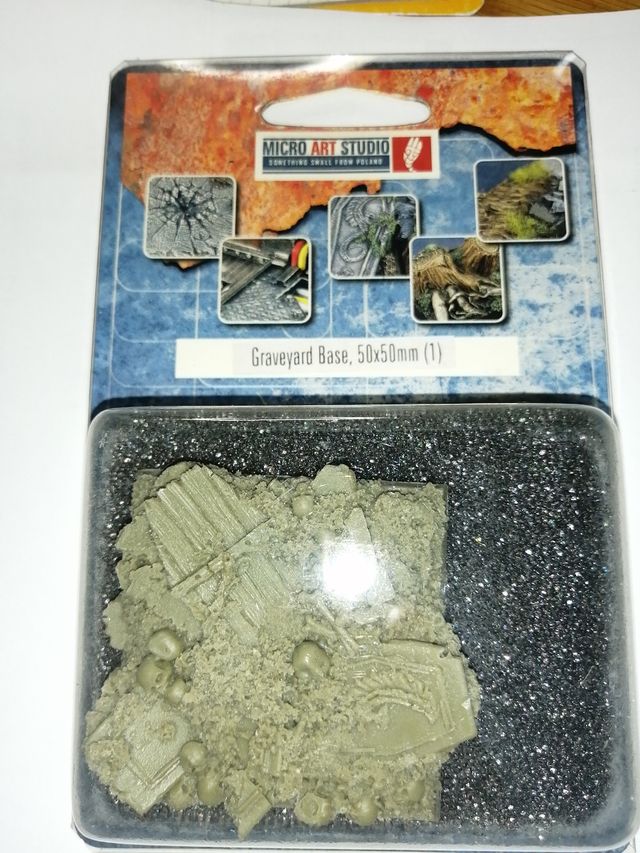 Peanas MicroArt H2051 50x50 Graveyard.