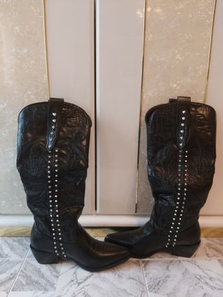 Botas cowboy Azarey Polipiel de segunda mano por 60 EUR en Fuensalida en  WALLAPOP