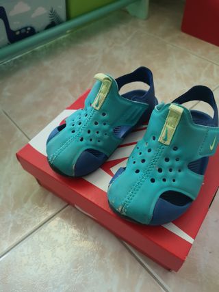 Sandalias niño Nike Sunray talla 23,5 de segunda mano por 7 EUR en  Boscdetosca en WALLAPOP