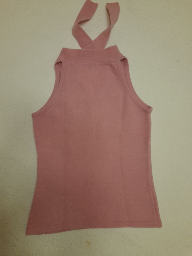 Top de lana impecable.