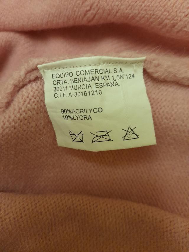 Top de lana impecable.