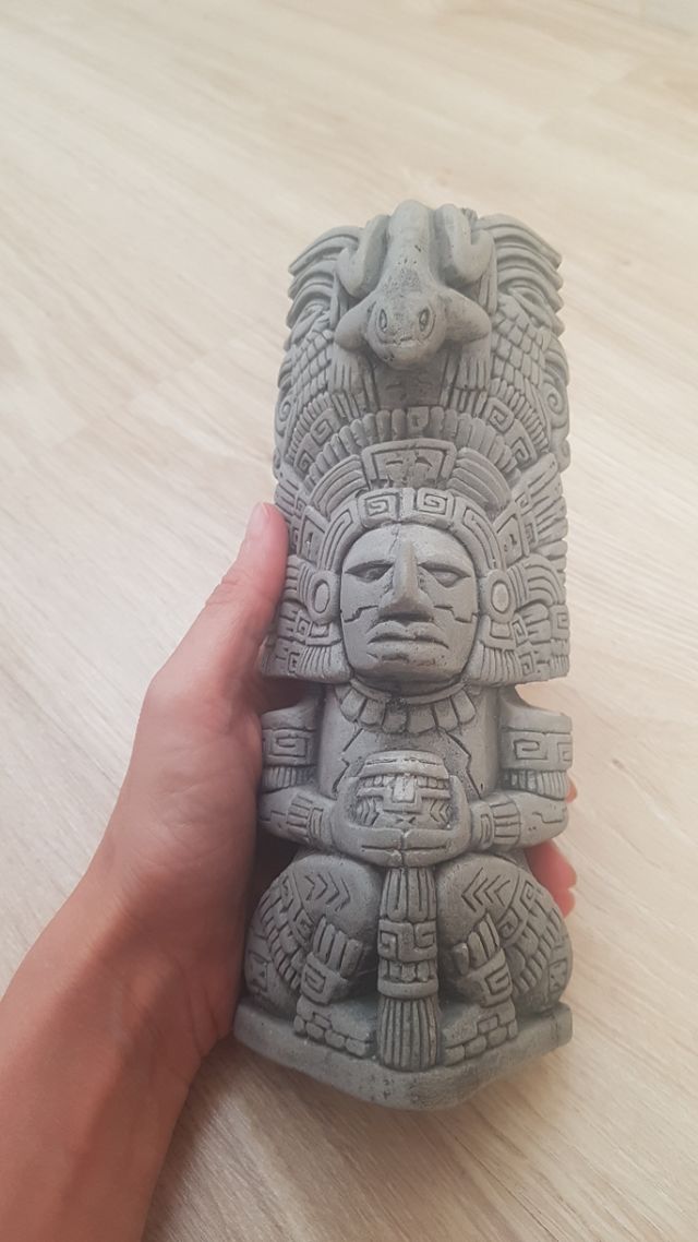 2 bandejas mimbre o figura inca