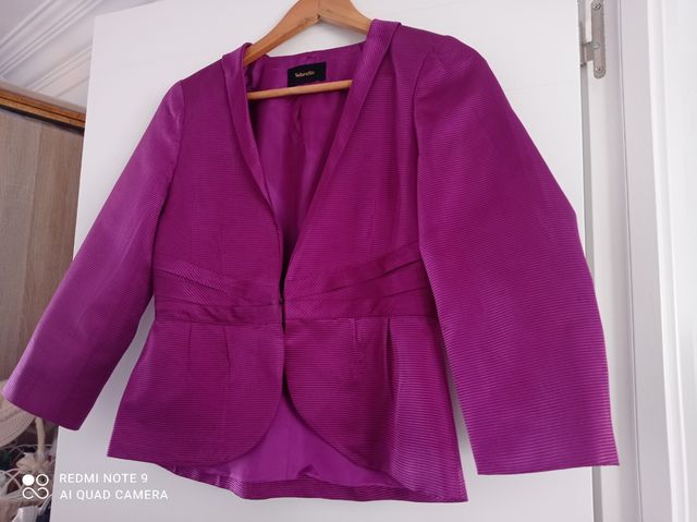 Precioso conjunto de vestido y chaqueta